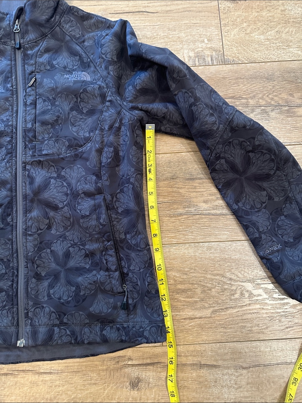 The North Face Women's Black Floral Softshell Jacket - Picture 10 of 10